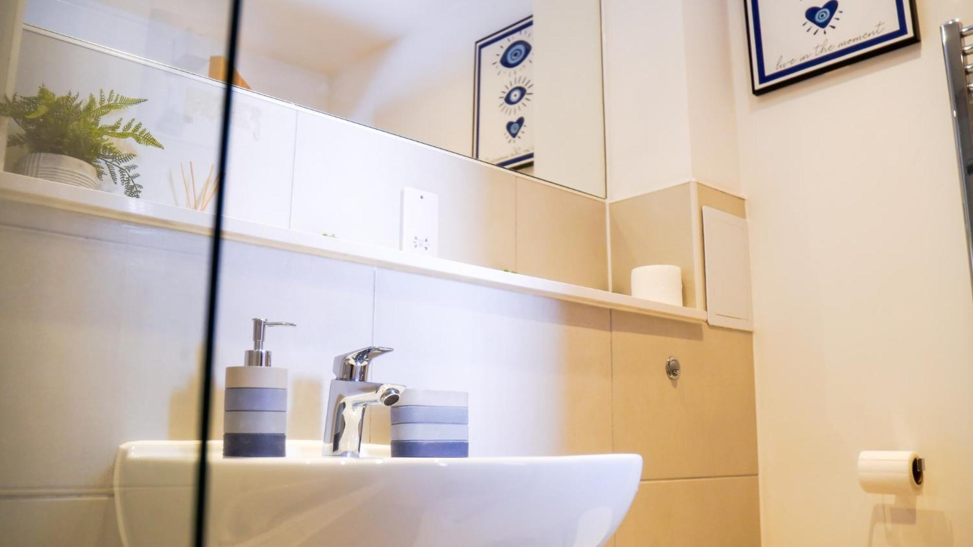 Manchester City Centre Apt With Balcony & Free Parking - Including Free 1-Hour Late Check-Out For Bookings On The 29Th 31St May, Justeat Voucher For 2-Night Stays Minimum! แมนเชสเตอร์ ภายนอก รูปภาพ