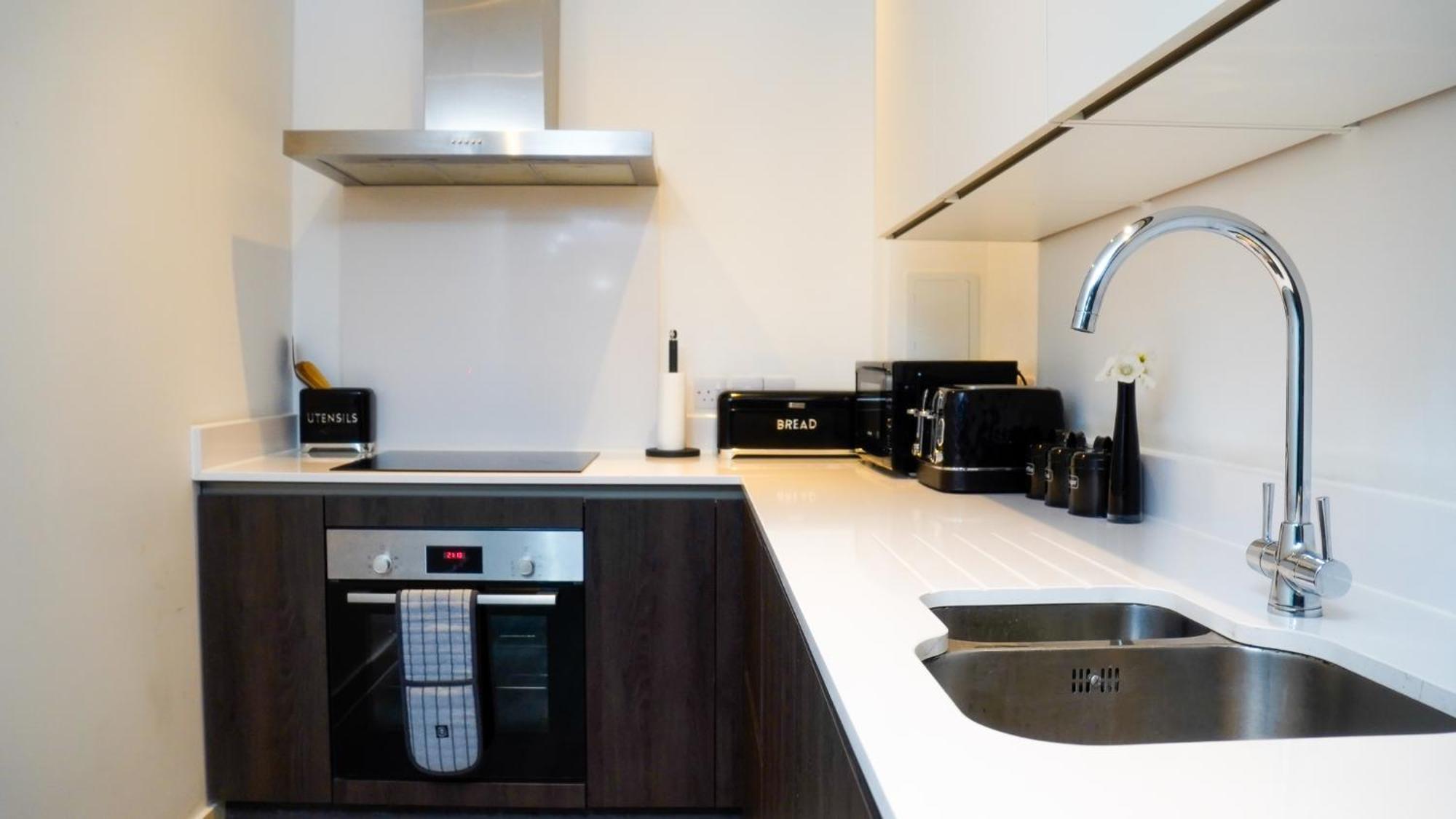 Manchester City Centre Apt With Balcony & Free Parking - Including Free 1-Hour Late Check-Out For Bookings On The 29Th 31St May, Justeat Voucher For 2-Night Stays Minimum! แมนเชสเตอร์ ภายนอก รูปภาพ