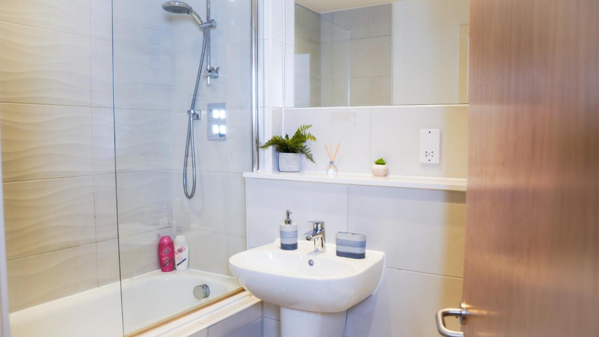 Manchester City Centre Apt With Balcony & Free Parking - Including Free 1-Hour Late Check-Out For Bookings On The 29Th 31St May, Justeat Voucher For 2-Night Stays Minimum! แมนเชสเตอร์ ภายนอก รูปภาพ