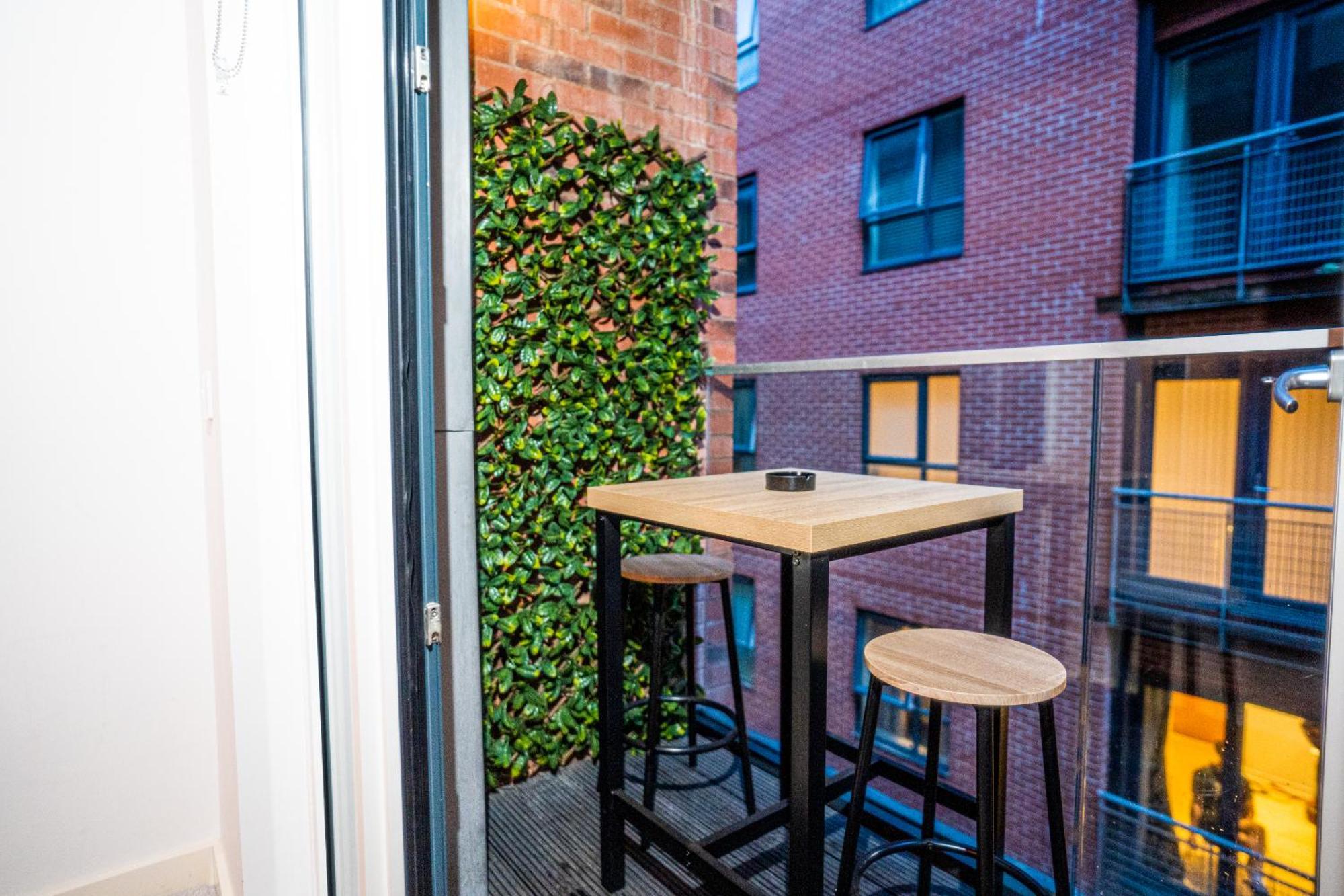 Manchester City Centre Apt With Balcony & Free Parking - Including Free 1-Hour Late Check-Out For Bookings On The 29Th 31St May, Justeat Voucher For 2-Night Stays Minimum! แมนเชสเตอร์ ภายนอก รูปภาพ