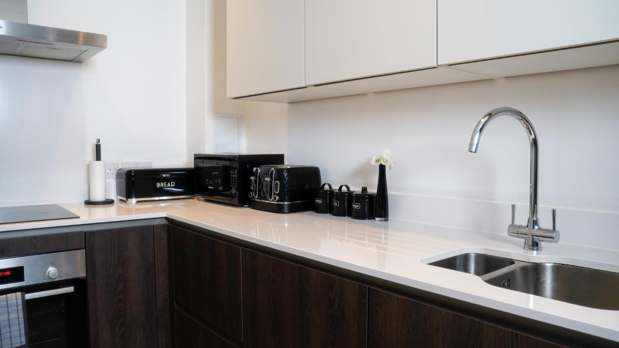 Manchester City Centre Apt With Balcony & Free Parking - Including Free 1-Hour Late Check-Out For Bookings On The 29Th 31St May, Justeat Voucher For 2-Night Stays Minimum! แมนเชสเตอร์ ภายนอก รูปภาพ