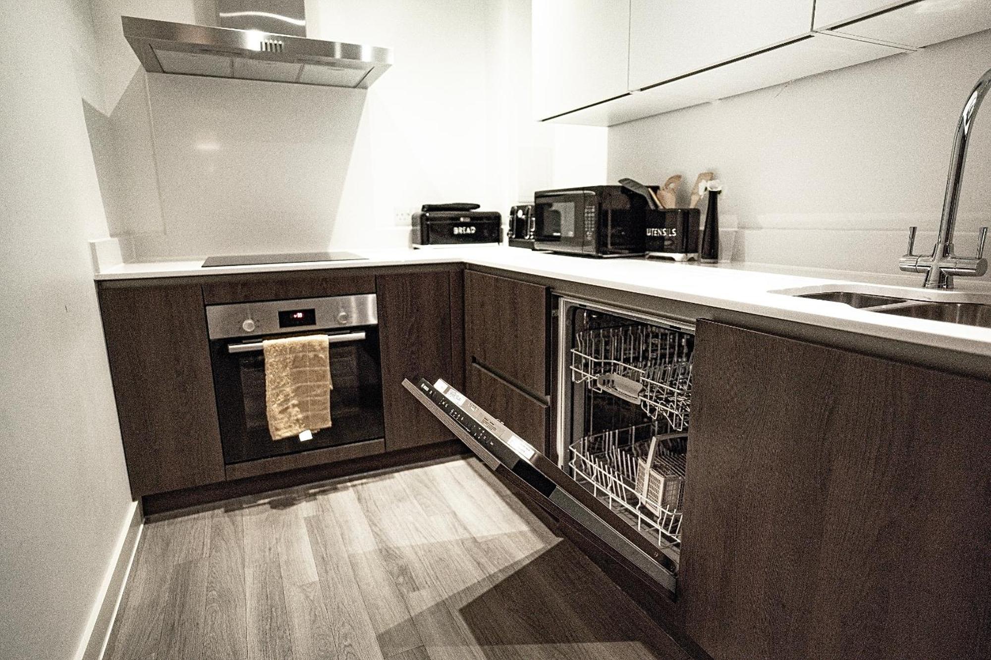 Manchester City Centre Apt With Balcony & Free Parking - Including Free 1-Hour Late Check-Out For Bookings On The 29Th 31St May, Justeat Voucher For 2-Night Stays Minimum! แมนเชสเตอร์ ภายนอก รูปภาพ